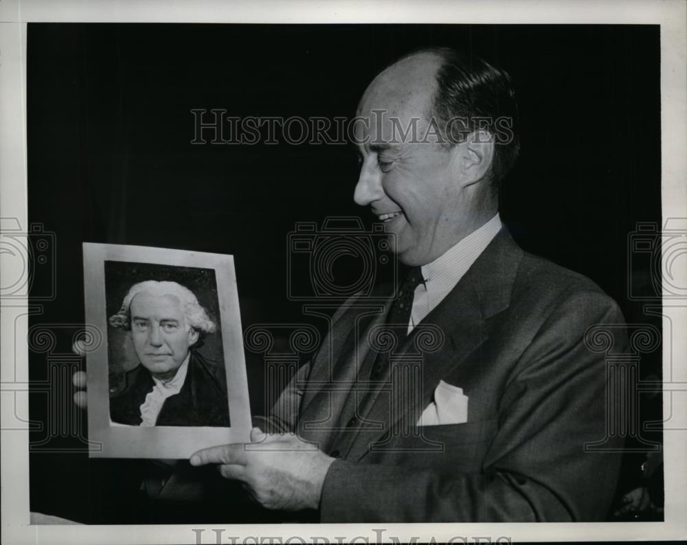 1952 Press Photo Gov Stevenson Looks at Portrait of Self Costumed as Washington - Historic Images