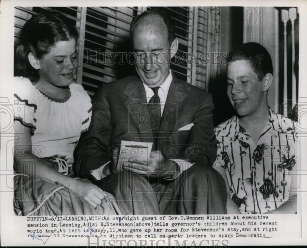 1954 Press Photo Adlai Stevenson Tells Gov William&#39;s Children About World Tour - Historic Images