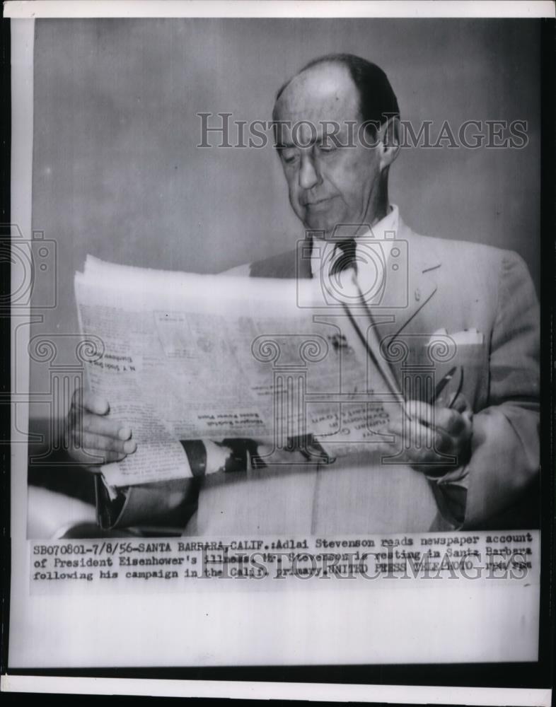 1956 Press Photo Adlai Stevenson Reads Newspaper on Eisenhower Illness - Historic Images