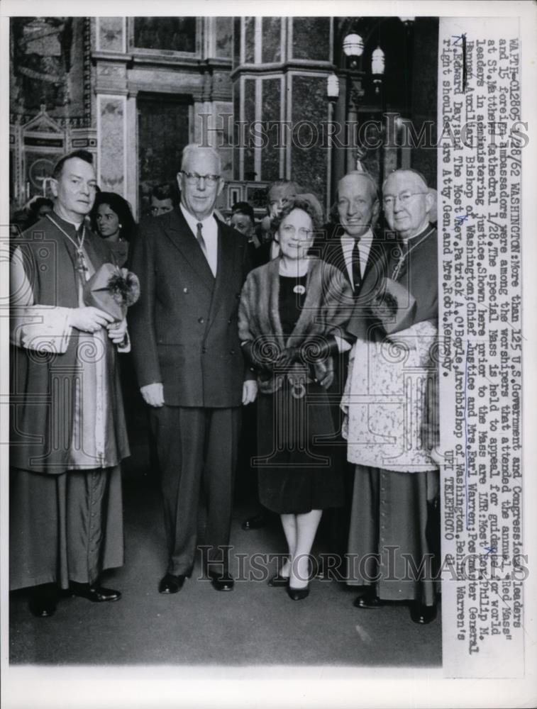 1962 Press Photo 125 US Statesmen and 15 Foreign Ambassadors Attend &quot;Red Mass&quot; - Historic Images