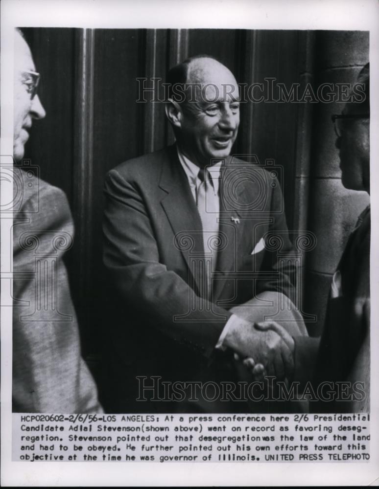 1956 Press Photo Adlai Stevenson Favors Desegregation at Press Conference - Historic Images