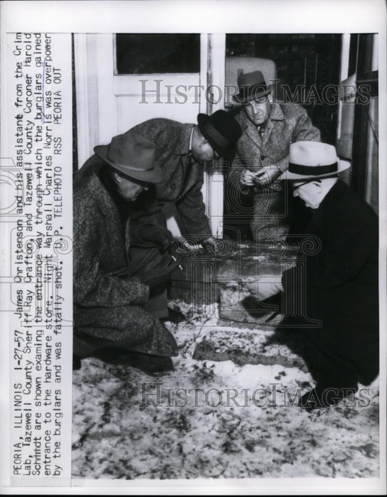 1957 Press Photo Peoria ILL James Christenson, Sheriff Ray Crafton at burglary - Historic Images