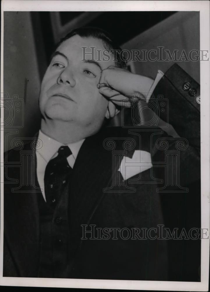 1940 Press Photo Mr RH Jackson looks bored at a office - nep09730 - Historic Images