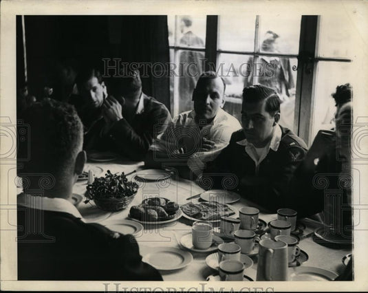 1944 Press Photo People Gathered at Dinner Table - nep09771 - Historic Images