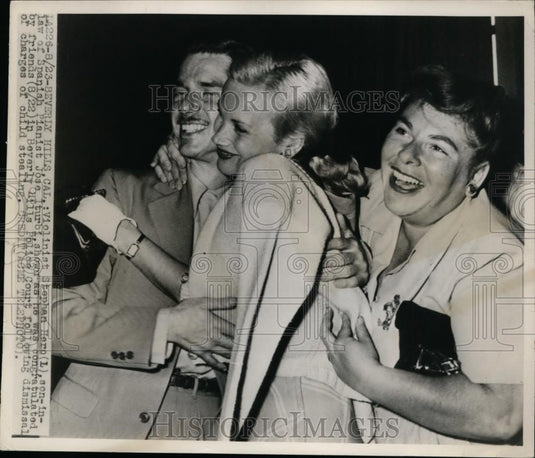 1947 Press Photo Violinist Stephan Hero Dismissed of Charge of Child Stealing - Historic Images