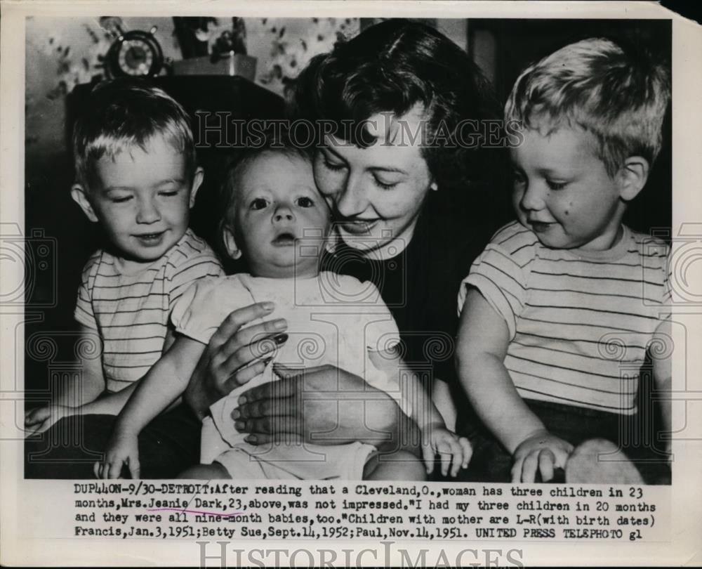 1953 Press Photo Mother with 3 Children Born in 20-Month Timeframe - nep09784 - Historic Images