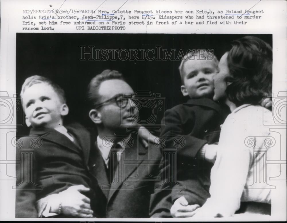 1960 Press Photo Mr &amp; Mrs Rolan Peugot w/ Sons after Kidnapping Threats, Paris - Historic Images