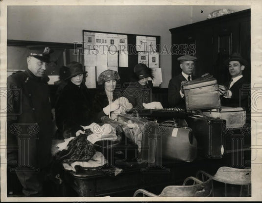1923 Press Photo 8 Members of Gang Charged with Apartment House Robberies - Historic Images