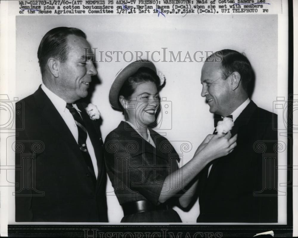 1960 Press Photo Sandra Lee Jennings Pins Boutonniere on Rep Harlan Hagen - Historic Images