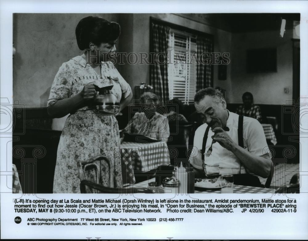 1990 Press Photo Oprah Winfrey and Oscar Brown Jr. in Brewster Place, on ABC. - Historic Images