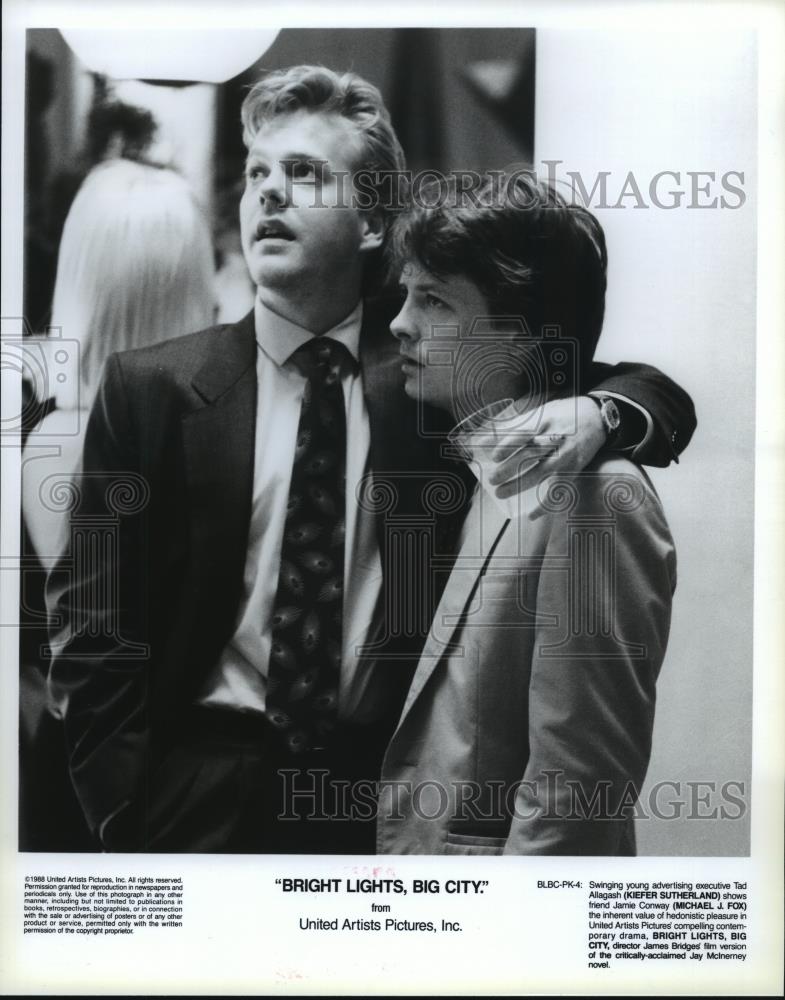 1988 Press Photo Kiefer Sutherland and Michael J. Fox in Bright Lights, Big City - Historic Images
