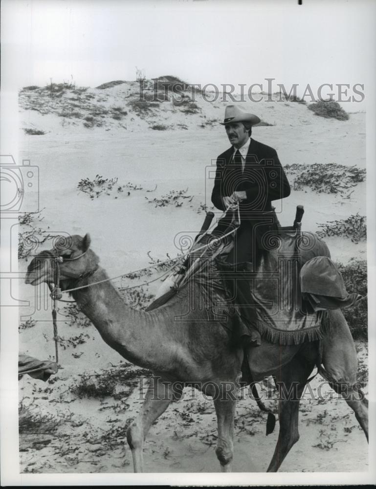 1975 Press Photo Dennis Weaver stars in The Sheik of Arami, on NBC. - spp04037 - Historic Images