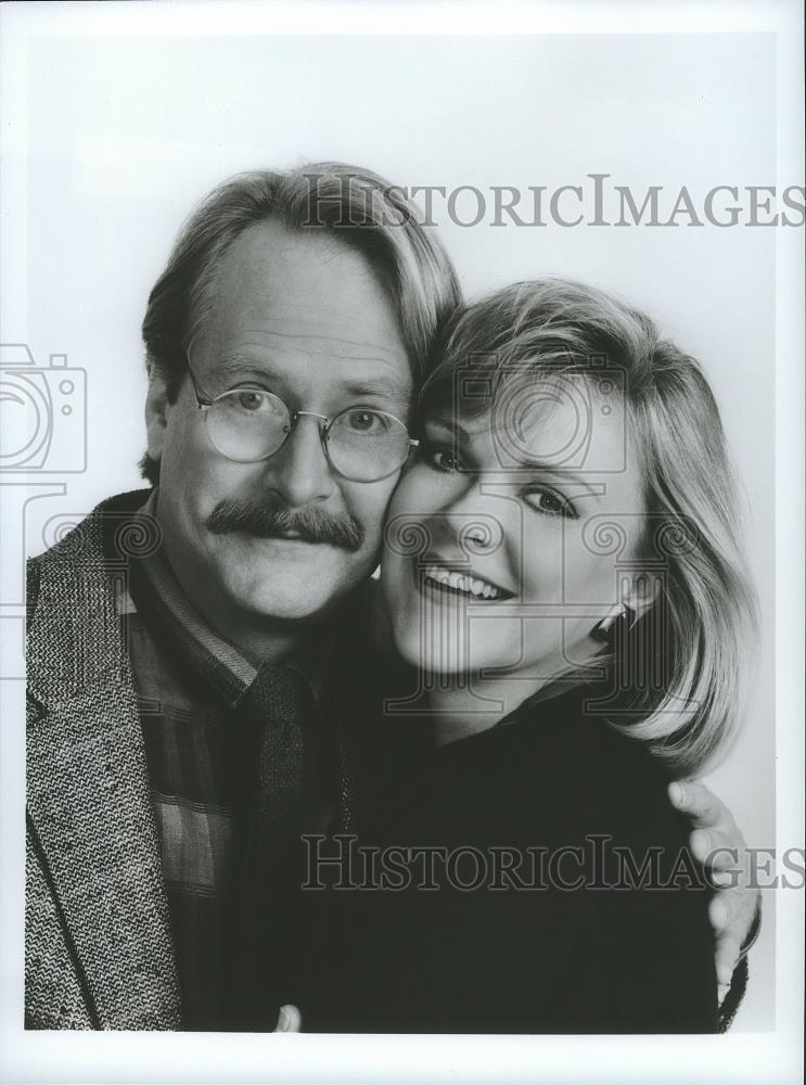 1990 Press Photo Martin Mull and Stephanie Faracy star in His and Hers, on CBS. - Historic Images