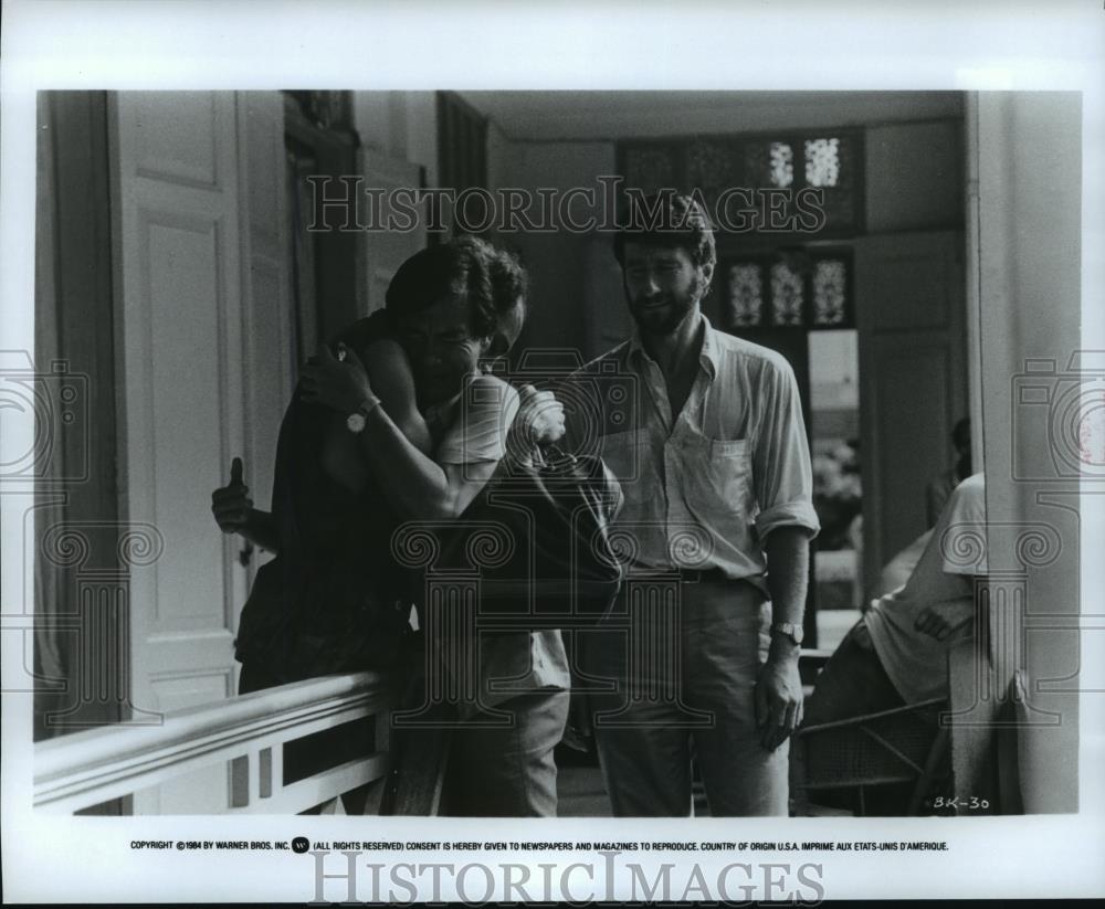 1984 Press Photo Sam Waterson and Haing S. Ngor star in The Killing Fields. - Historic Images