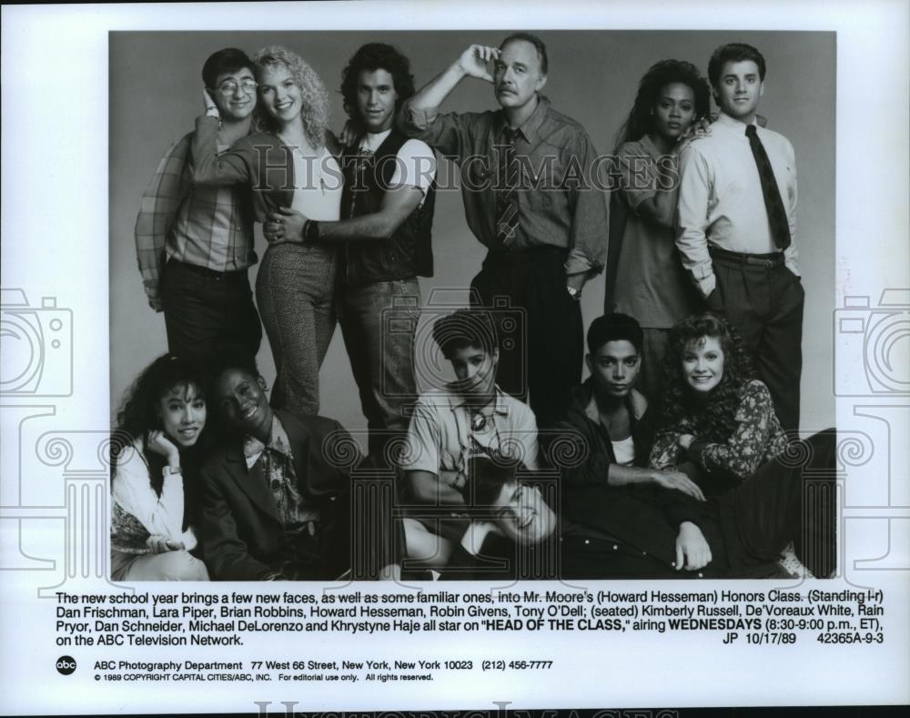 1989 Press Photo Howard Hesseman, Lara Piper and the cast of Head of the Class. - Historic Images