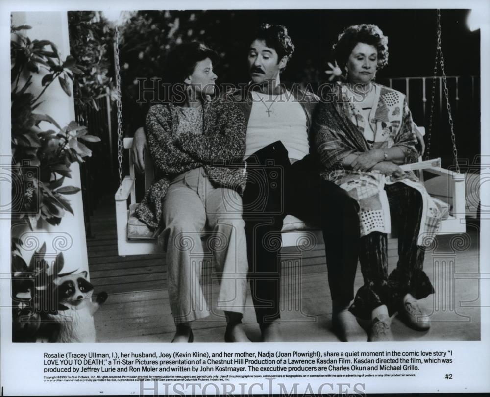 1990 Press Photo Kevin Kline and Joan Plowright in I Love You to Death. - Historic Images