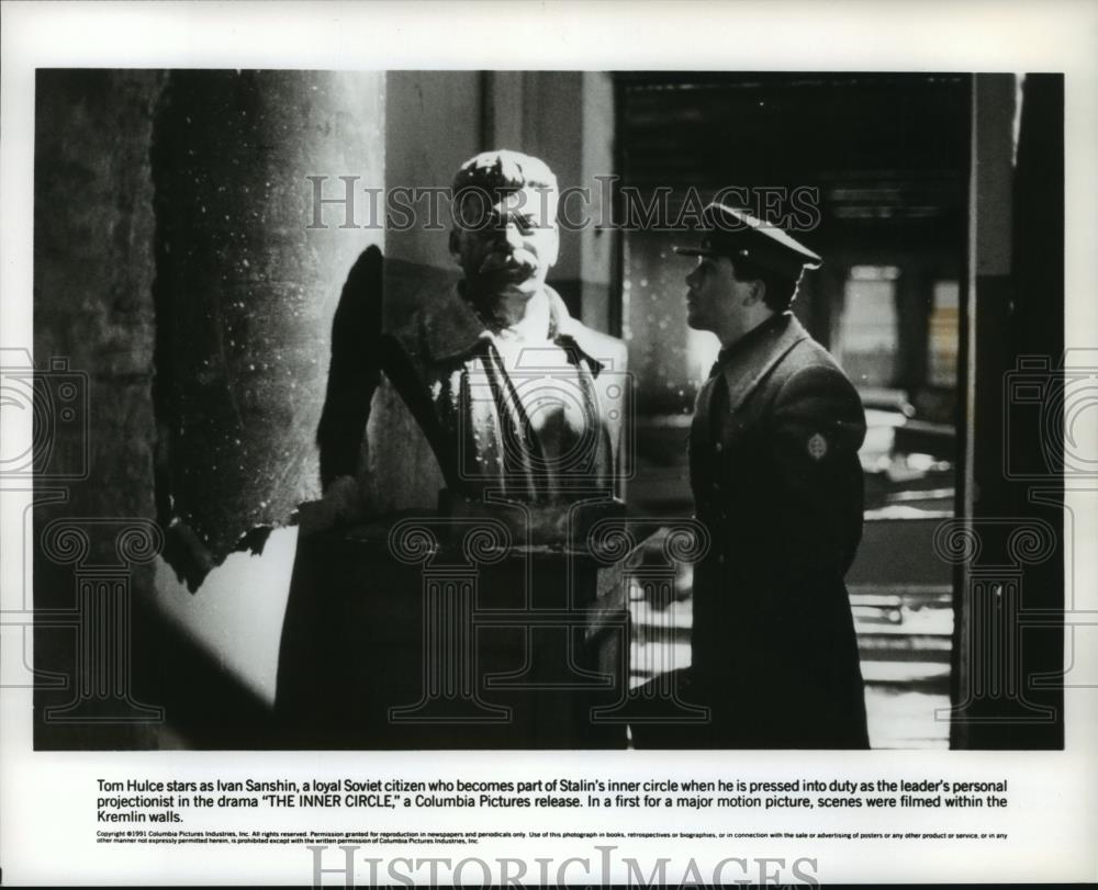 1991 Press Photo Tom Hulce in a scene from The Inner Circle. - spp07002 - Historic Images
