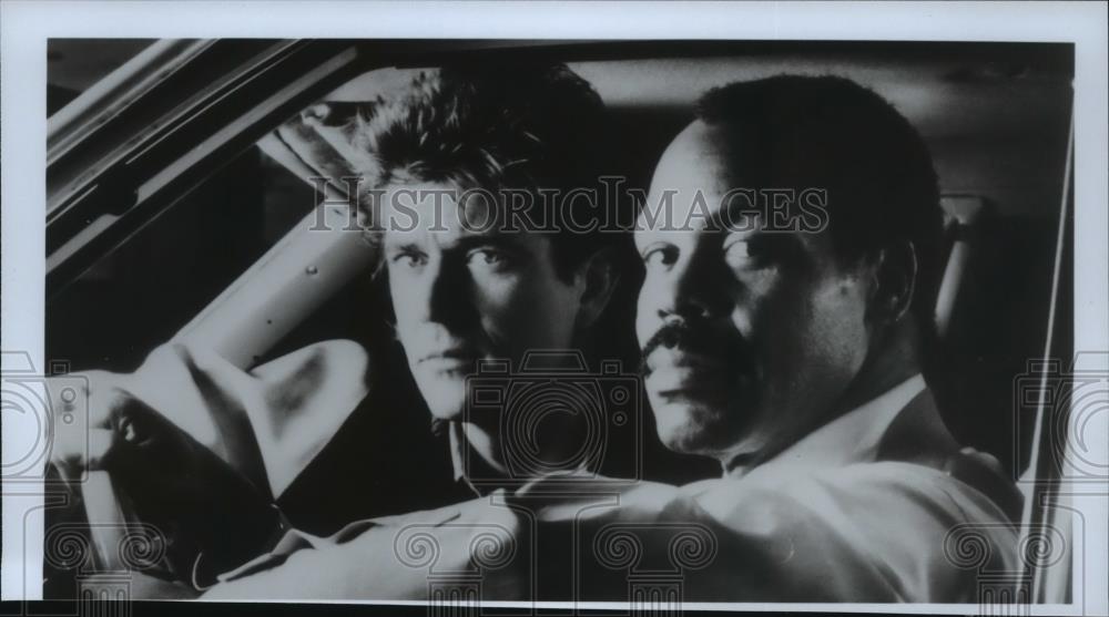 1990 Press Photo Mel Gibson and Danny Glover star in Lethal Weapon 2. - Historic Images