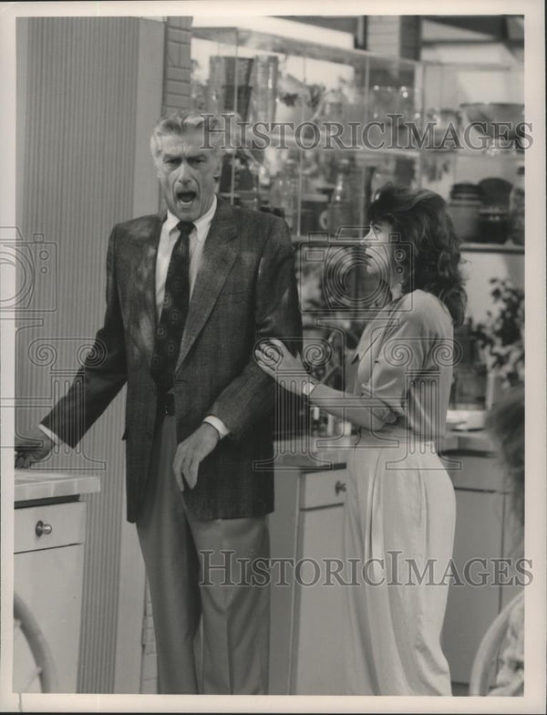 1989 Press Photo Richard Mulligan and Dinah Manoff star in Empty Nest ...