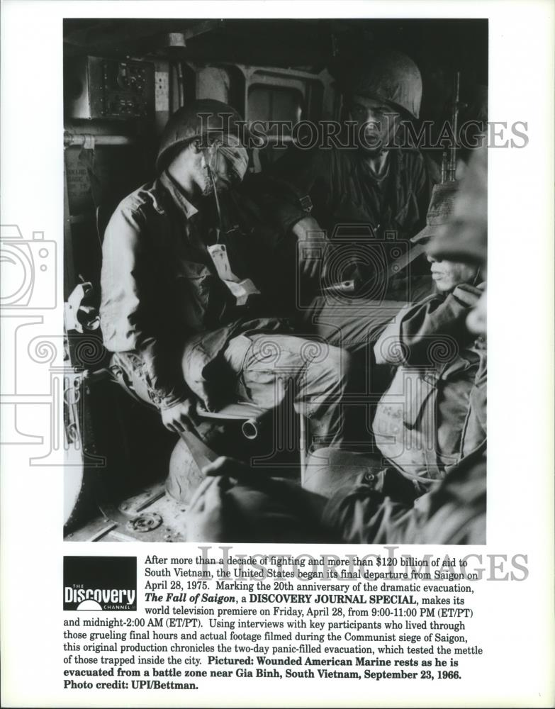 1966 Press Photo Wounded American marine at Gia Binh, South Vietnam on Discovery - Historic Images