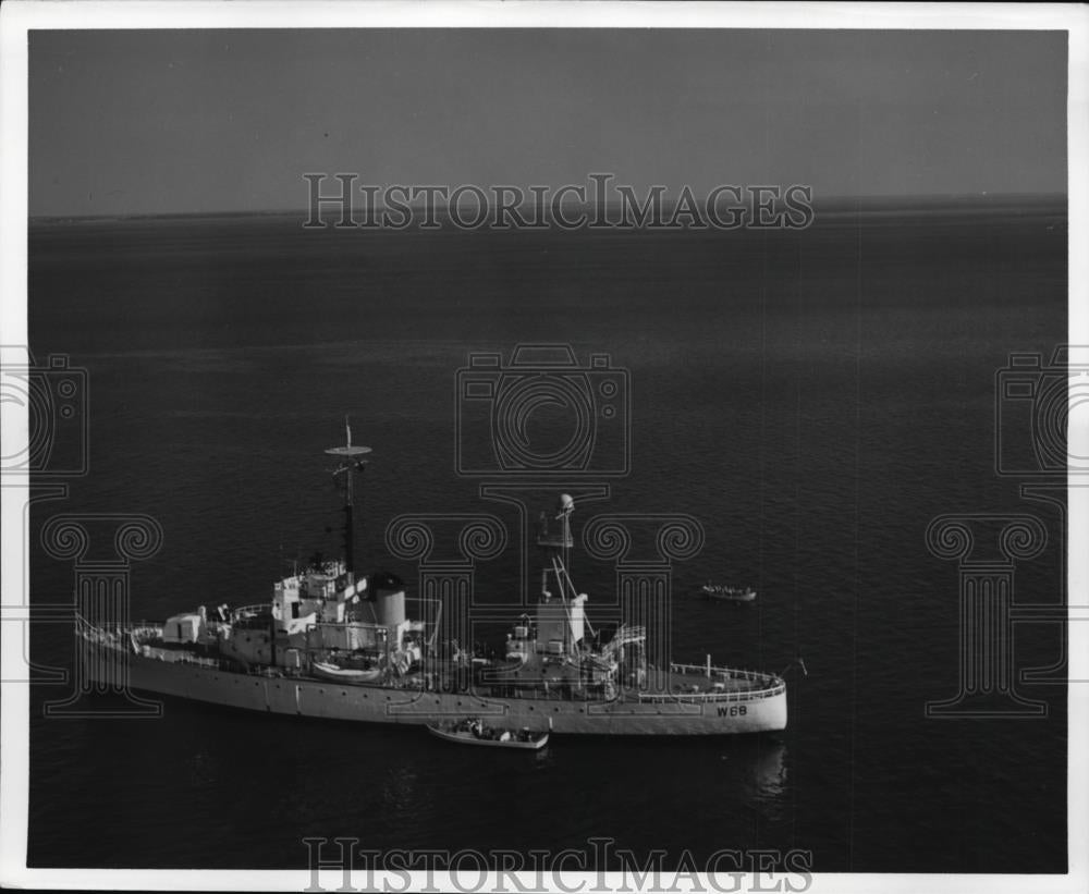 1961 Press Photo Coast Guard utter Androscoggin with VOR and TACAN installed - Historic Images