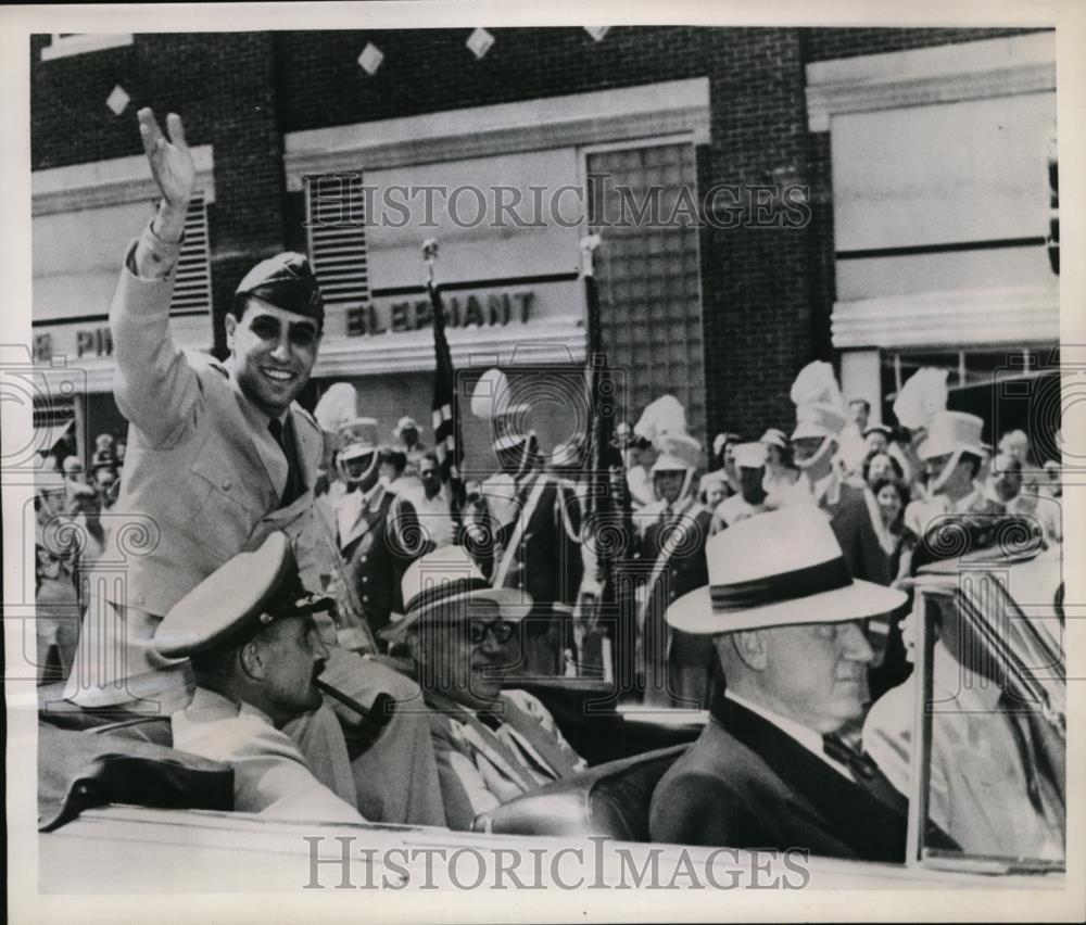 1951 Press Photo Capt James Jabara honored by parade in Whicita KS - nem36583 - Historic Images