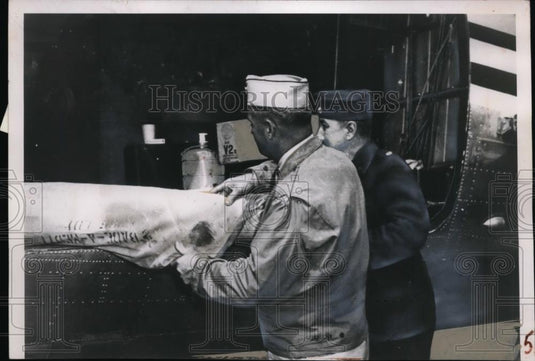 1949 Press Photo Red Cross C-47 Loaded w/ Supplies for Ecuador Earthquake Relief - Historic Images