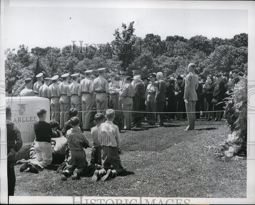 1946 Press Photo Publisher Joseph Patterson Funeral, Arlington National Cemetery - Historic Images