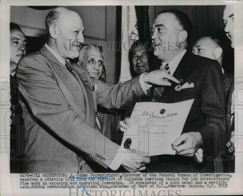 1953 Press Photo J Edgar Hoover receives citation from American Legion - Historic Images