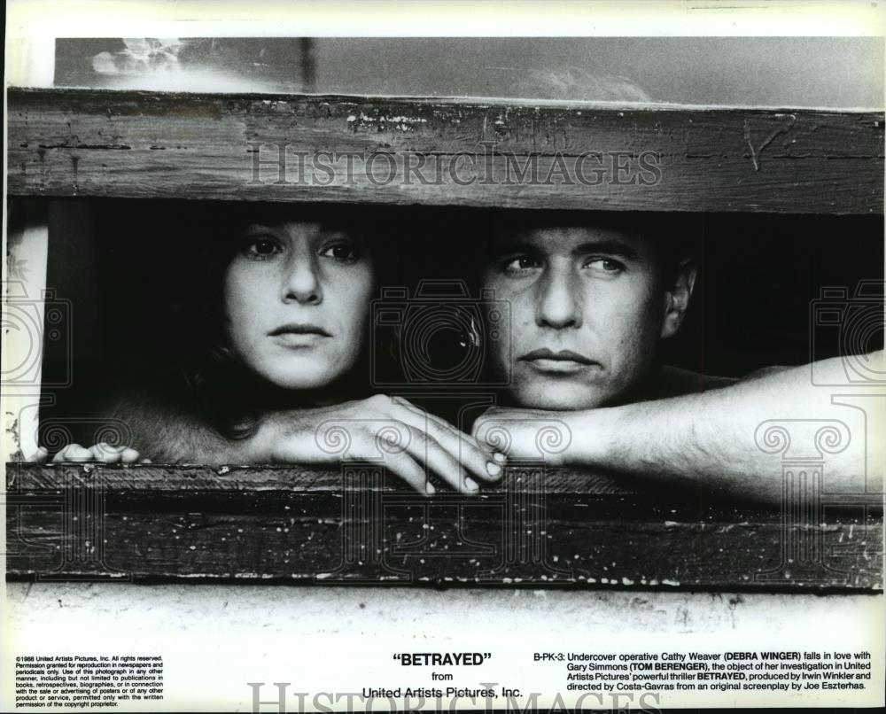 1988 Press Photo Deborah Winger and Tom Bringer star in Betrayed - Historic Images