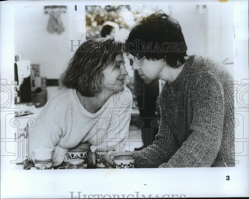 1993 Press Photo Actors Sinead Cusack and Stephen Rea in movie "Bad Behavior" - Historic Images