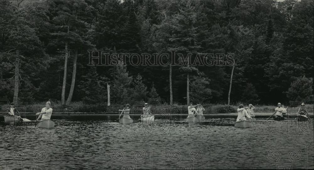 1984 Press Photo Canoeing on a lake in Michigan&#39;s Upper Peninsula - Historic Images