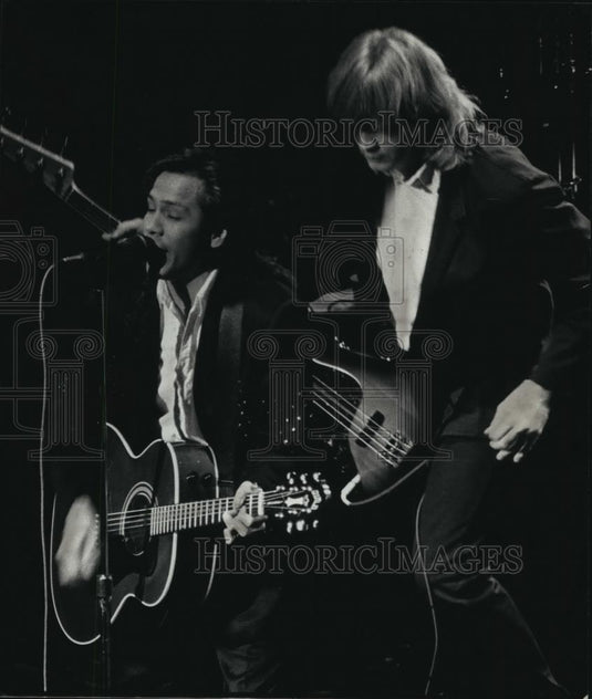 1991 Press Photo Sammy Llanas, Bob Griffin of the BoDeans of Waukesha, Wisconsin - Historic Images