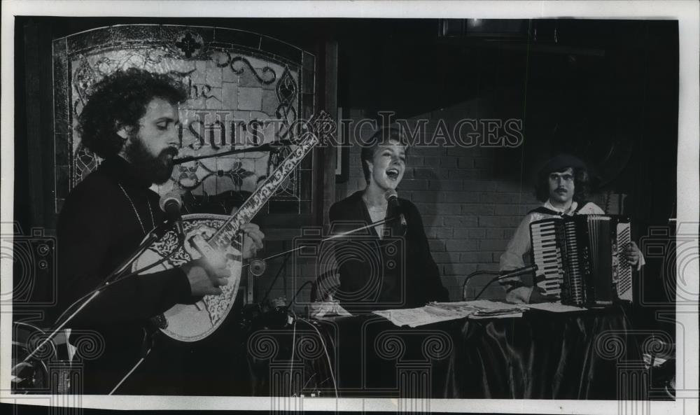 1977 Press Photo The Consort, Musical Group from Milwaukee, Wisconsin - Historic Images