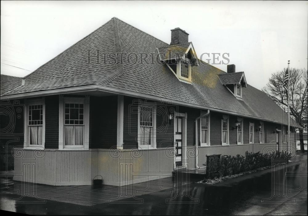 1990 Press Photo the neatly restored Cudahy Train Depot in Cudahy, Wisconsin - Historic Images