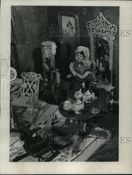 1979 Press Photo Country Estate Dollhouse Living Room Circa 1820 and 1860s - Historic Images