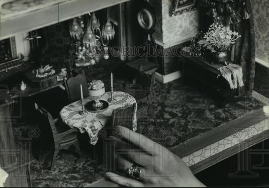 1979 Press Photo Dollhouse at Milwaukee Miniature Show by Anne Marie Hackl - Historic Images