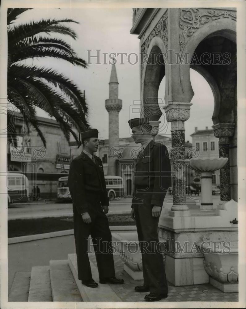 1954 Press Photo R.E. Knesebeck &amp; Clinton R Churchill Discuss Cleveland Baseball - Historic Images