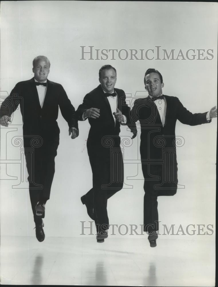 1961 Press Photo Bing Crosby performing in his tuxedo  - spp27609 - Historic Images