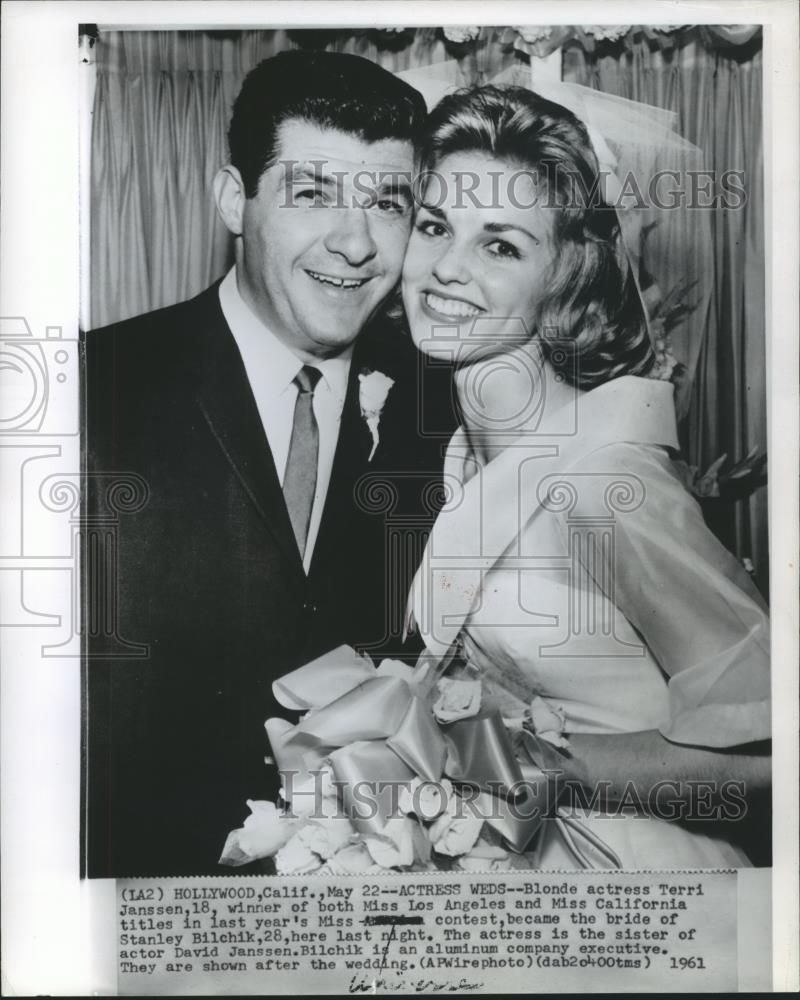 1961 Press Photo Actress Terri Janssen marries Stanley Bilchik in Hollywood. - Historic Images