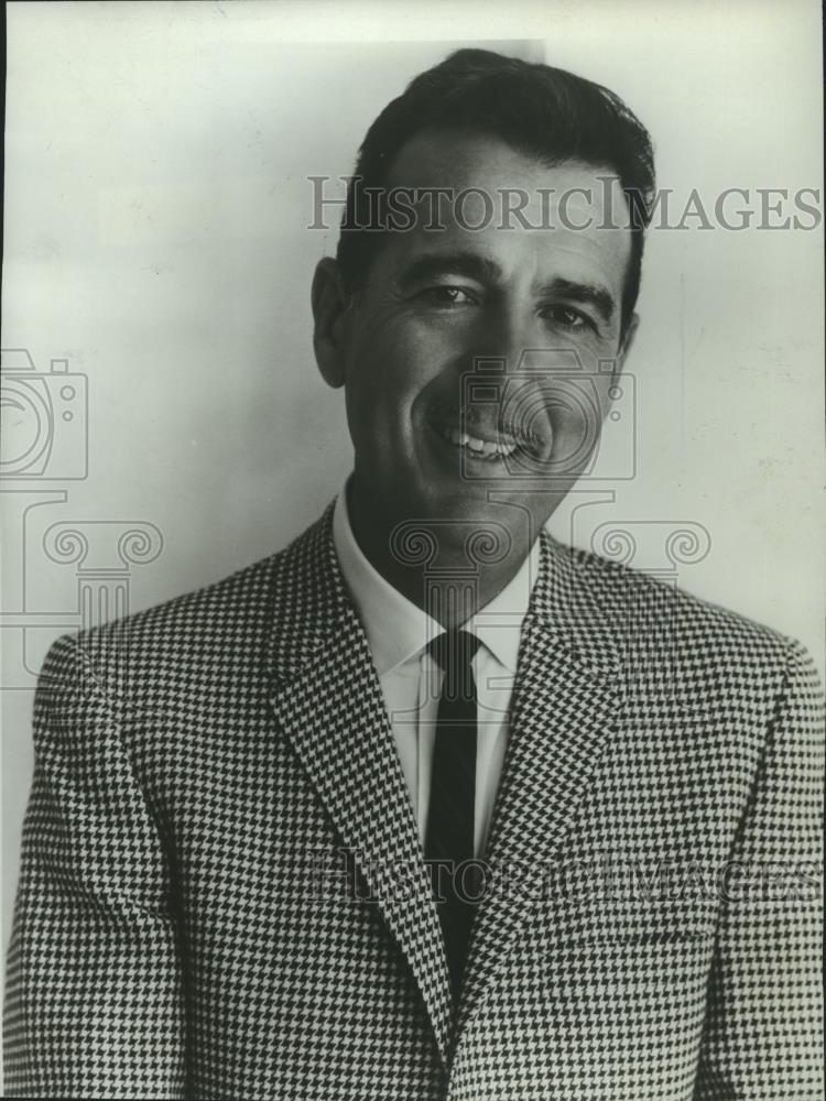 1967 Press Photo Ernie Ford, American recording artist and television host. - Historic Images