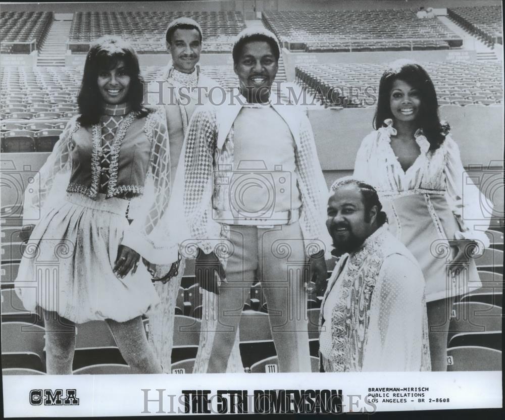 1969 Press Photo Members of the Swinging Singers &quot;The 5th Dimension&quot; - Historic Images