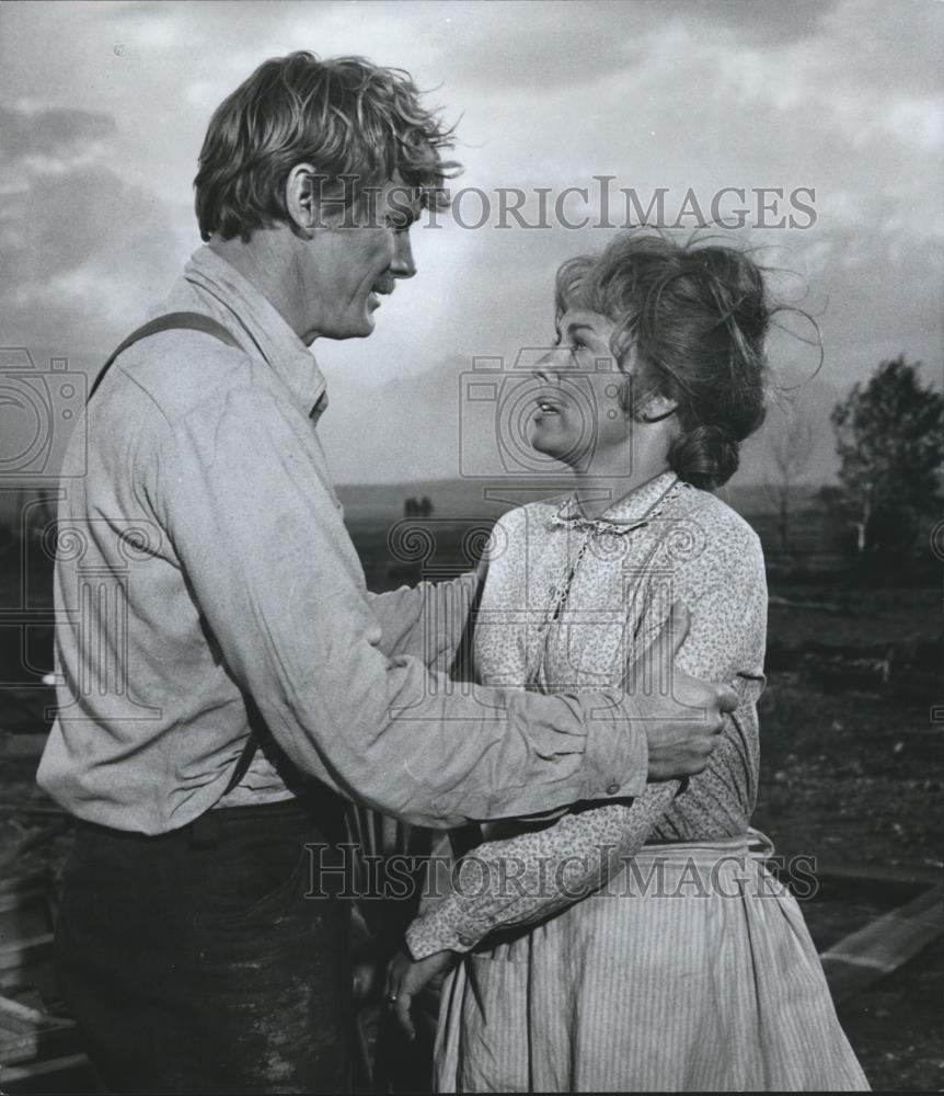 1971 Press Photo Steve Forrest &amp; Vera Miles star in Disney&#39;s &quot;The Wild Country&quot; - Historic Images