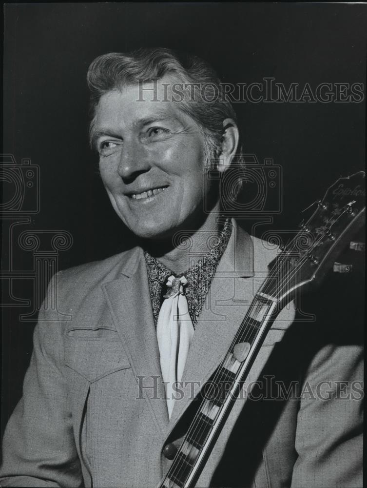 1974 Press Photo Country singer Cliff Carl - spp23084 - Historic Images