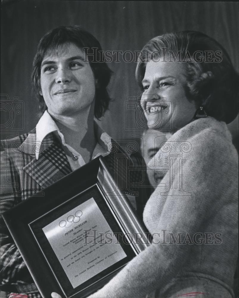 1976 Press Photo First Lady Betty Ford With Speed Skater Peter Mueller - Historic Images