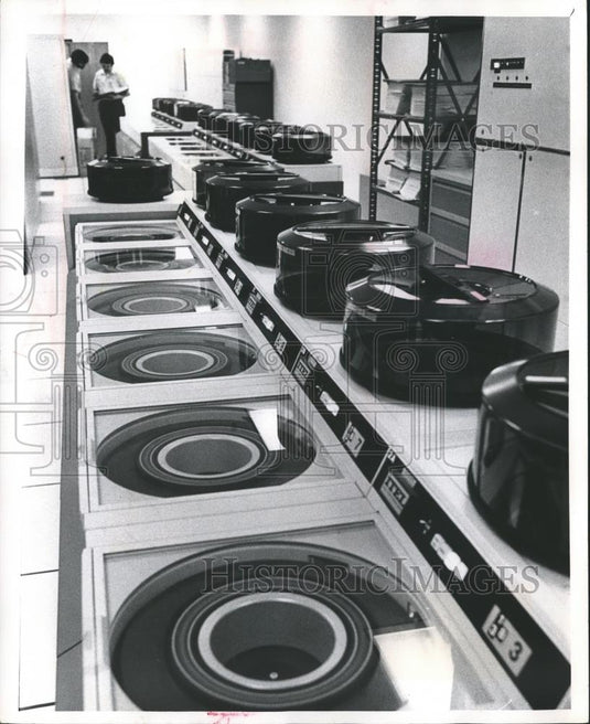 1977 Press Photo Computer array at First Wisconsin National Bank - mjb14876 - Historic Images