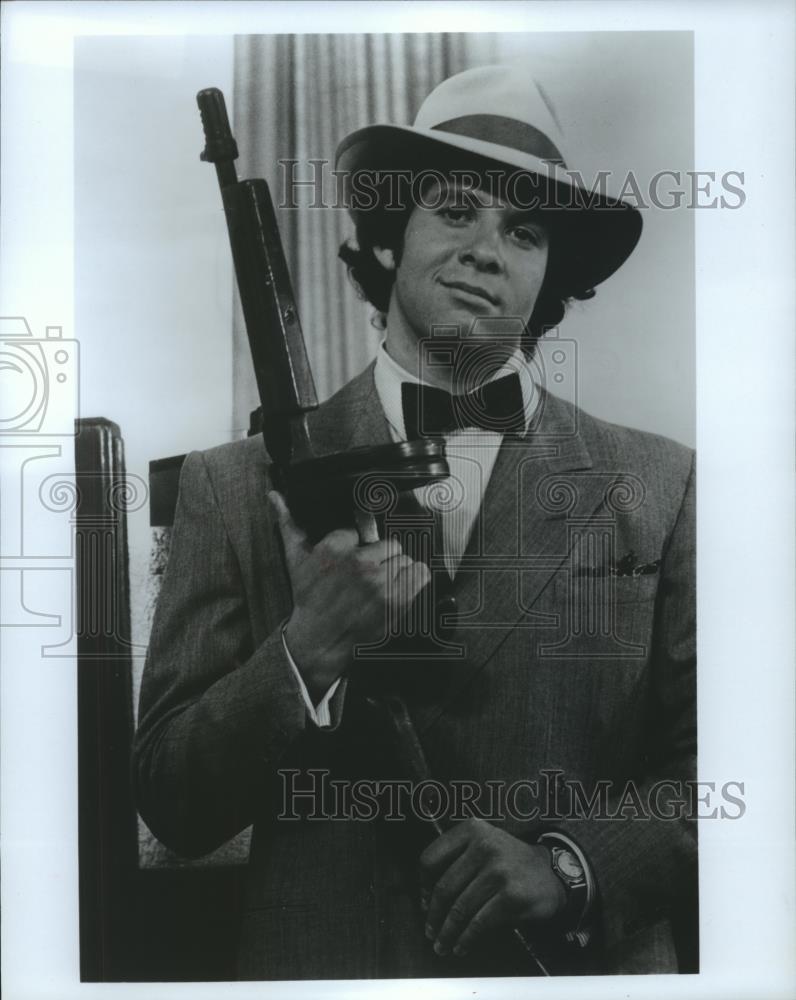 1979 Press Photo Steve Guttenberg playing &quot;Billy&quot; in one of his fantasy roles - Historic Images