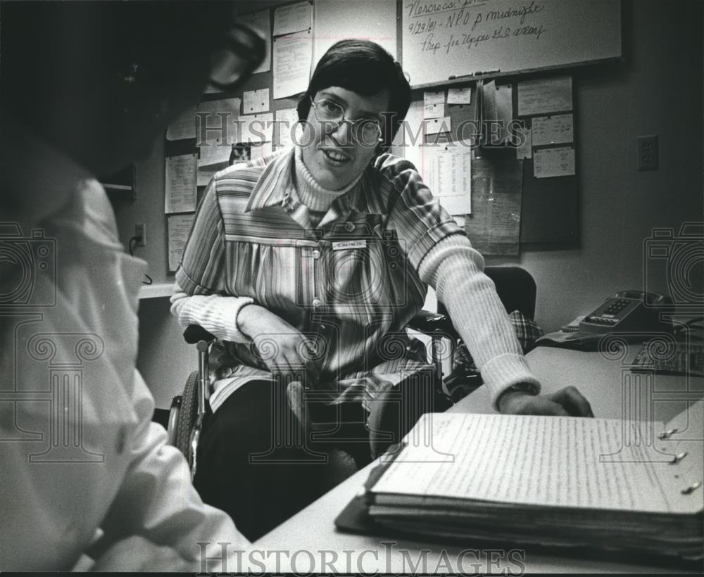 1981 Press Photo Gloria Finn is a psychiatric nurse at Milwaukee County Health - Historic Images