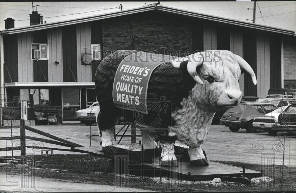 1981 Press Photo Feider Packing Company of Sheboygan County Wisconsin Steer Sign - Historic Images