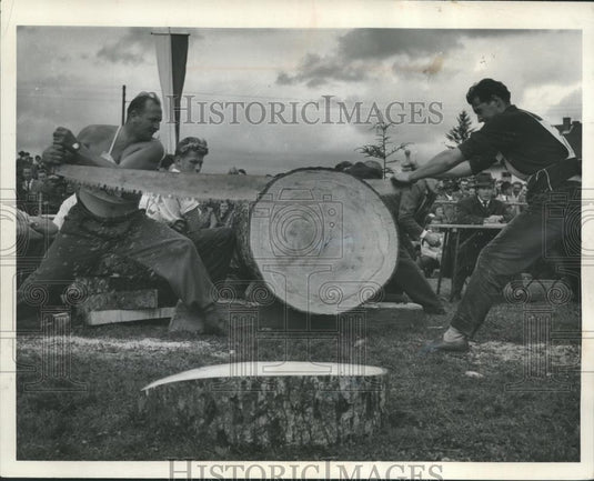1981 Press Photo Franz Pfeifer & Adolf Tascherl at Woodsmen Olympics, Germany - Historic Images